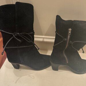 Black size 7.5 Johnston Murphy Boat